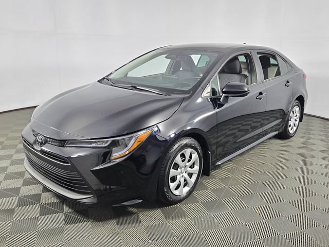 Used 2025 Toyota Corolla LE FWD image 3