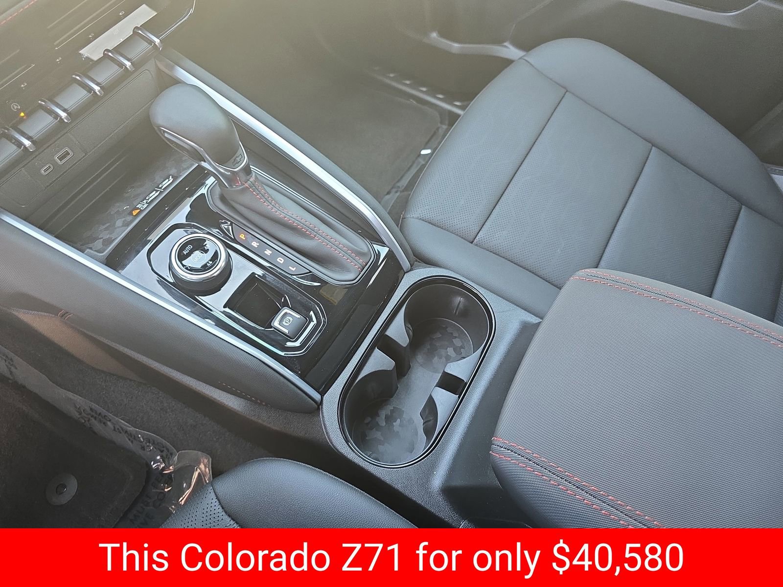 Used 2025 Chevrolet Colorado Z71 w/ Z71 Convenience Package 2 AWD/4WD image 30