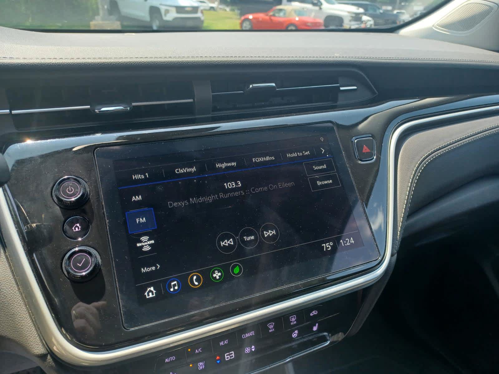 Used 2023 Chevrolet Bolt EUV LT w/ Comfort Package FWD image 10