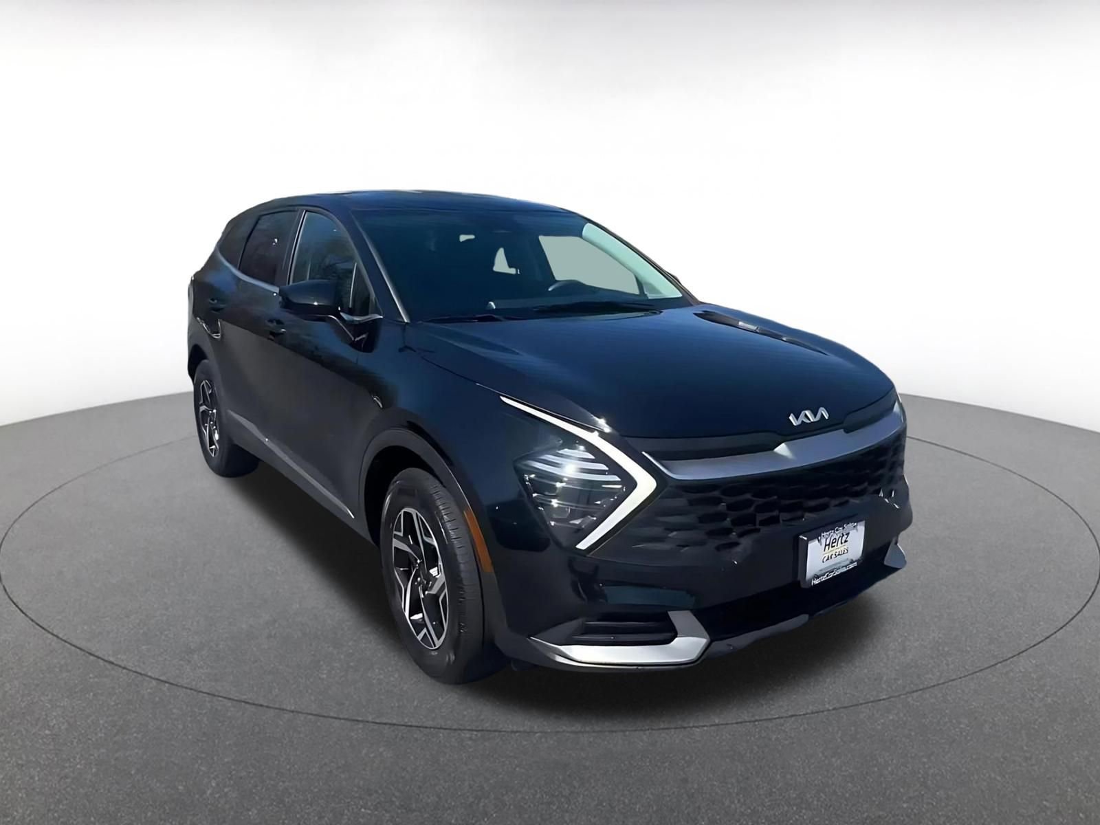 Used 2025 Kia Sportage LX image 3