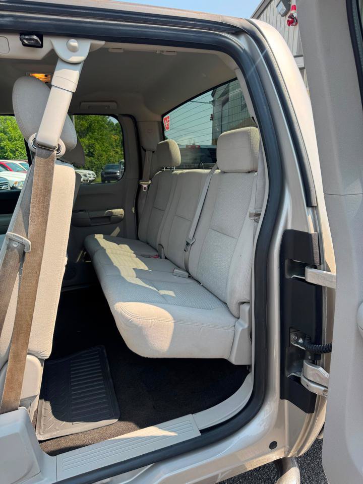Used 2008 Chevrolet Silverado 2500 LT AWD/4WD image 20