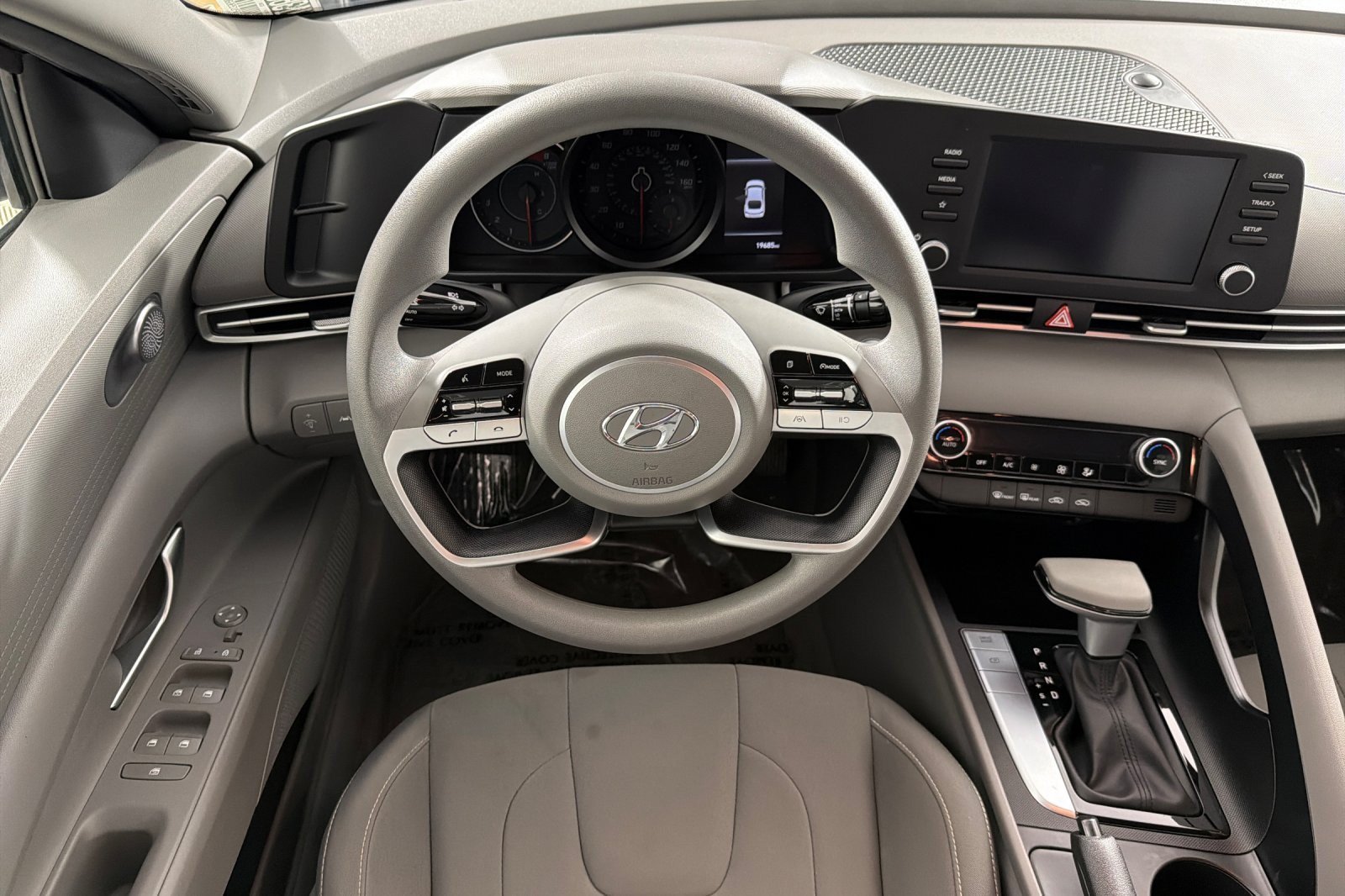Used 2023 Hyundai Elantra SEL FWD image 13