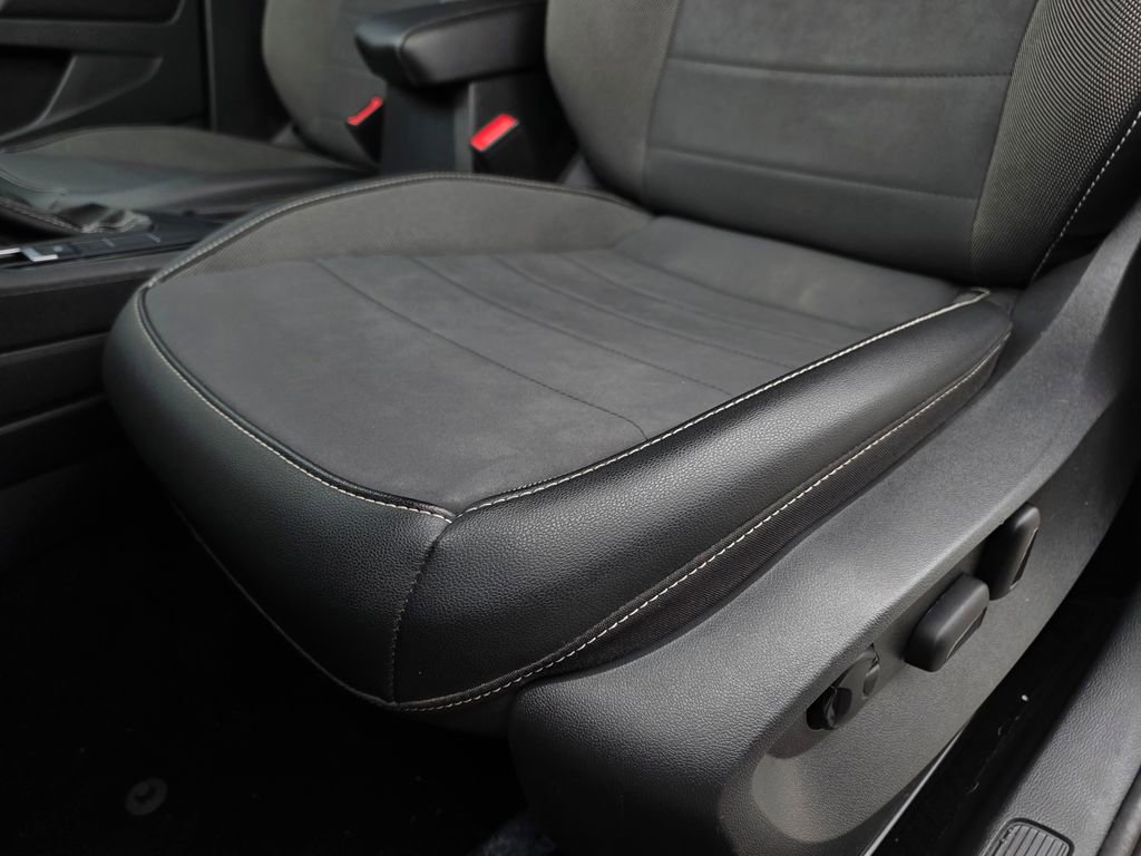 Used 2023 Volkswagen Taos SE image 21