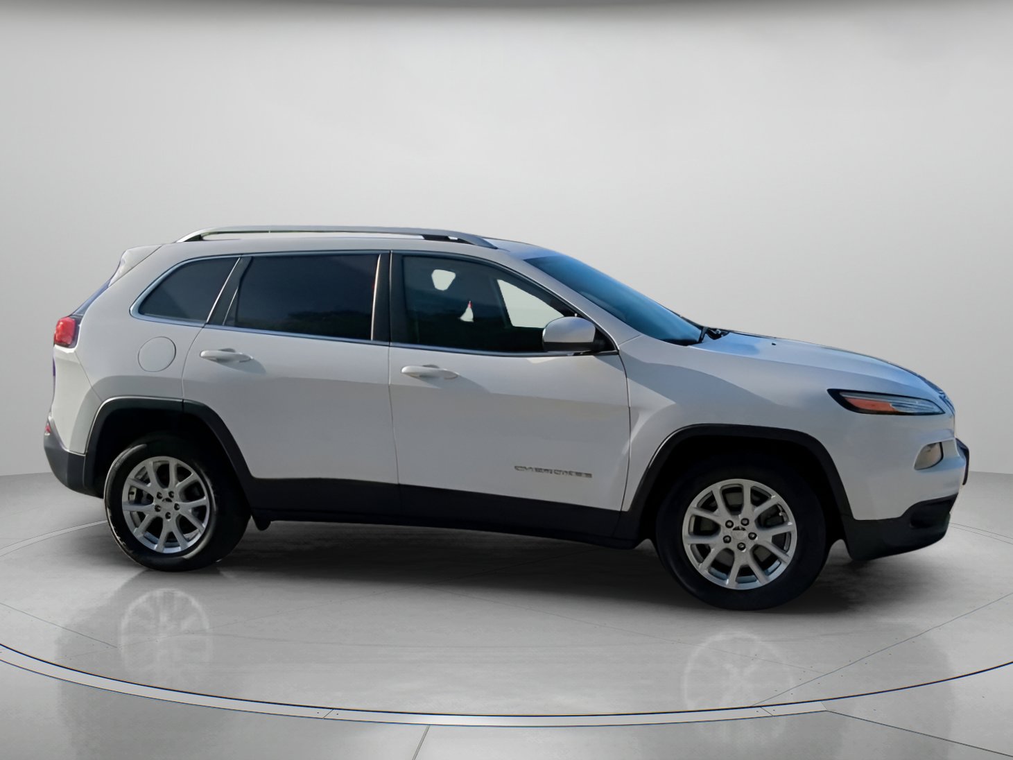 Used 2018 Jeep Cherokee Latitude w/ Safety Group FWD image 34
