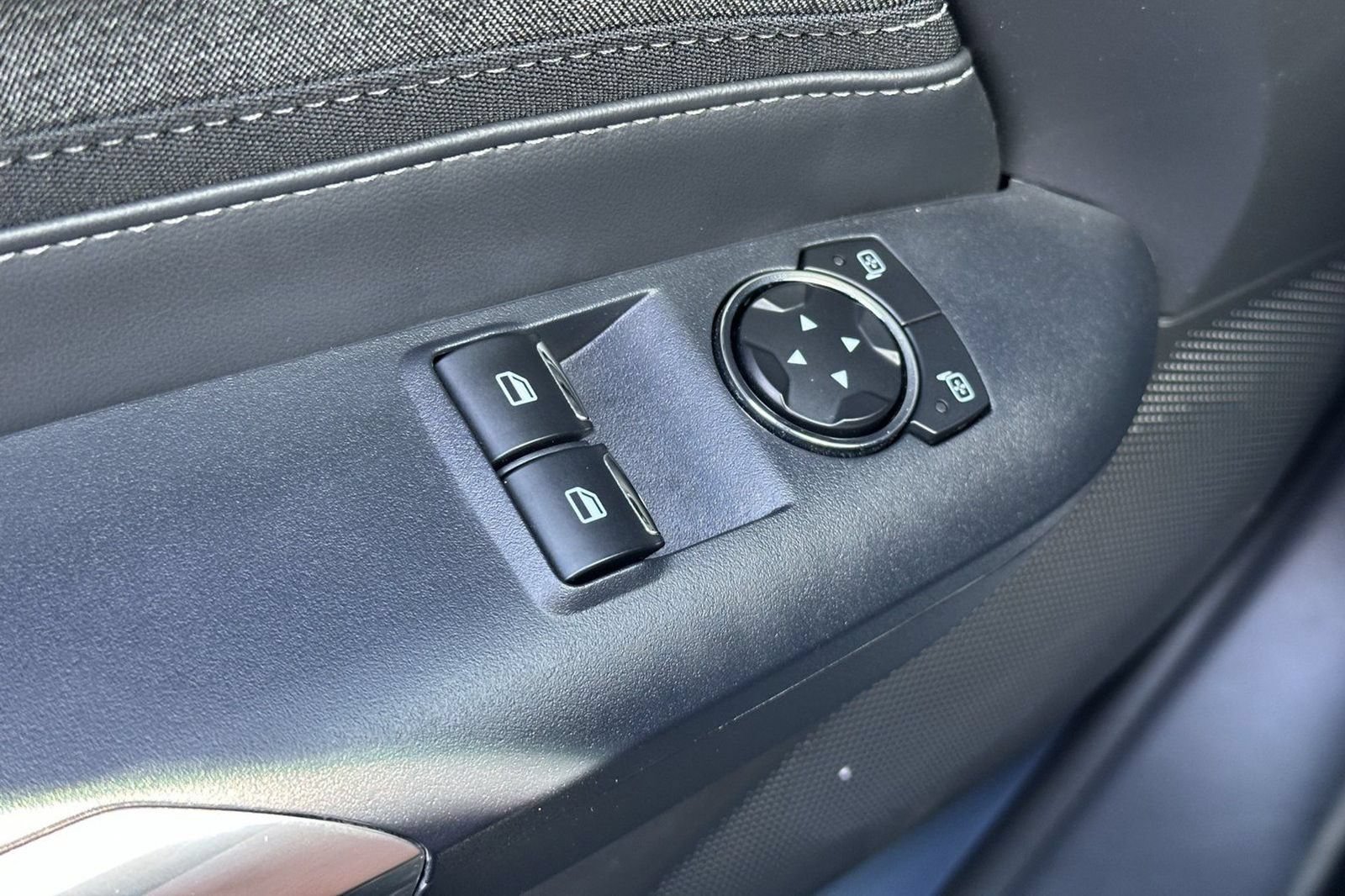 Used 2025 Ford Mustang Coupe RWD image 13