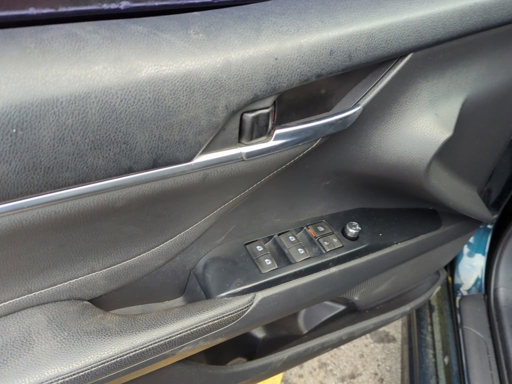 Used 2018 Toyota Camry XSE image 8