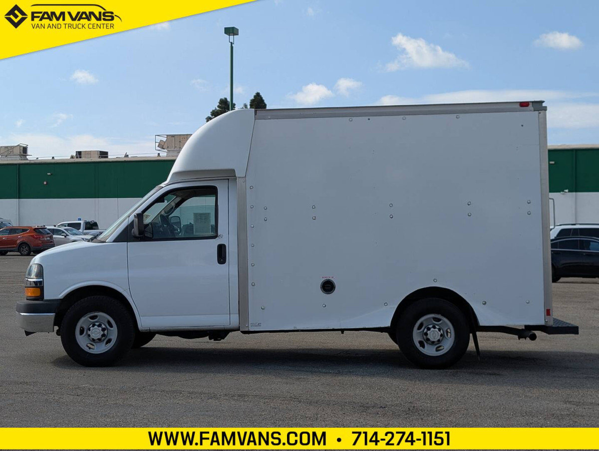 Used 2015 Chevrolet Express 3500 w/ Chrome Appearance Package image 4
