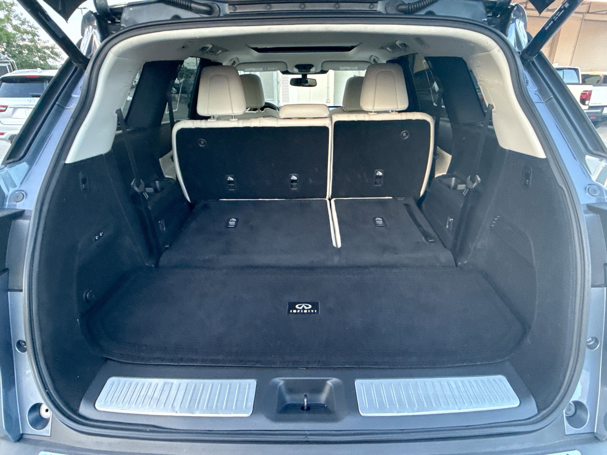 Used 2022 INFINITI QX60 Sensory w/ Cargo Package image 28