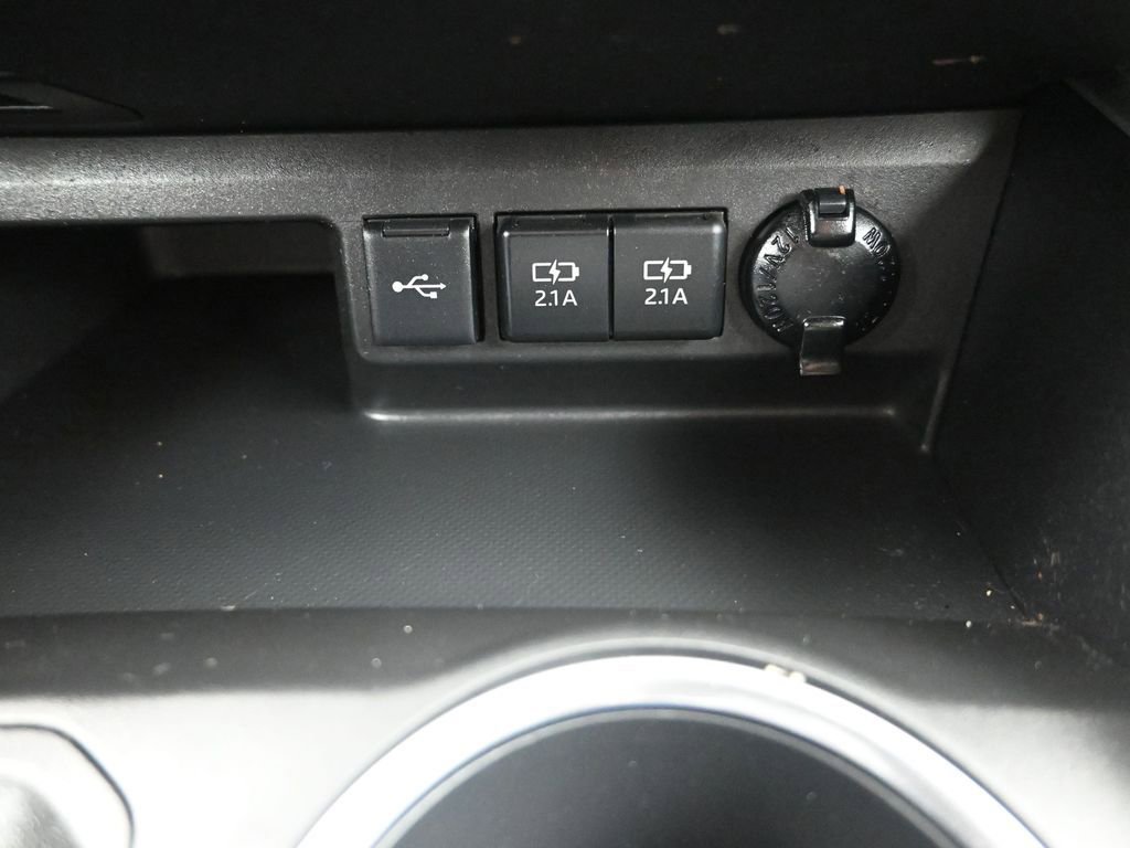 Used 2020 Toyota Highlander LE image 21