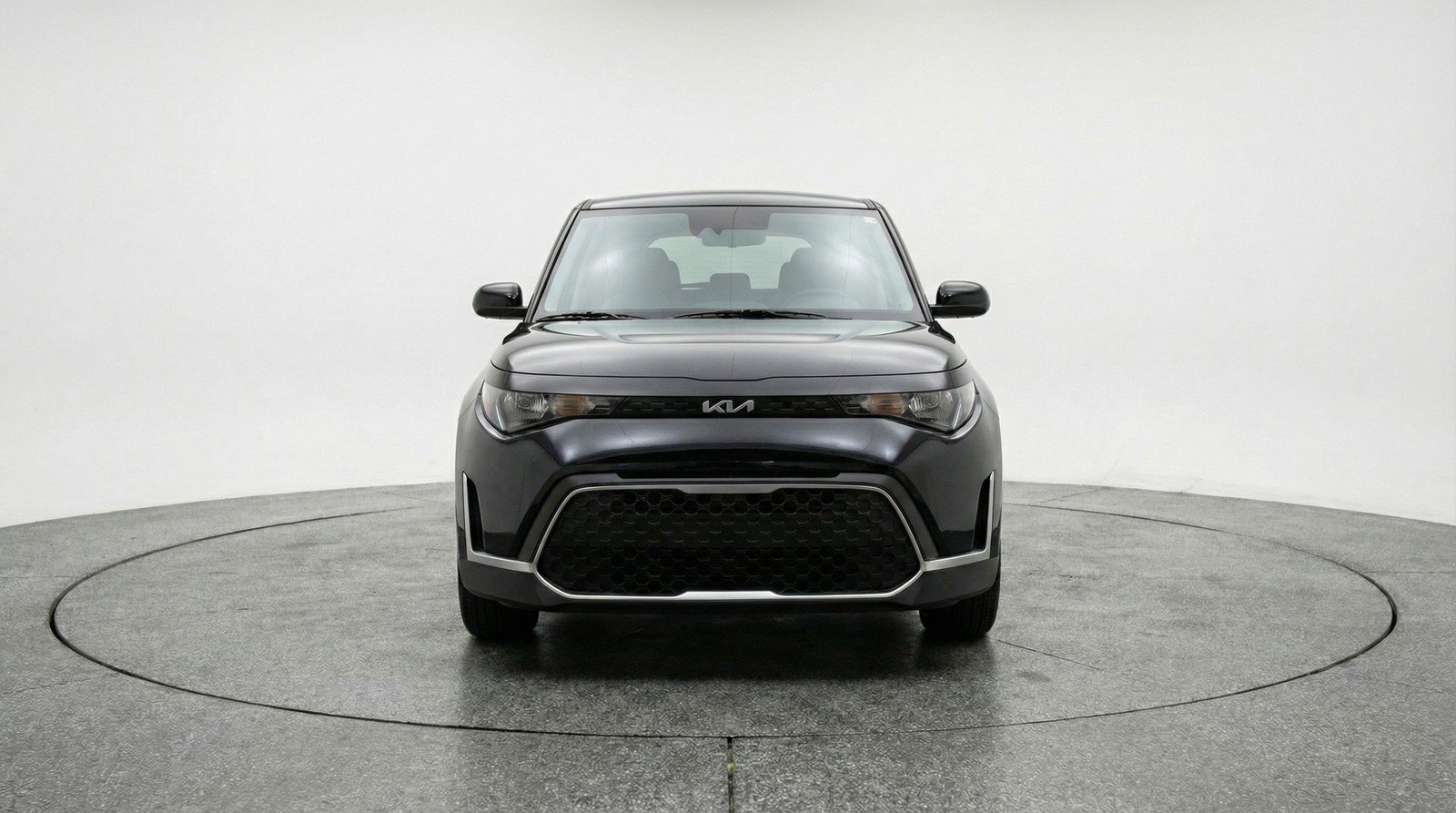 Used 2025 Kia Soul LX w/ LX Technology Package FWD image 2