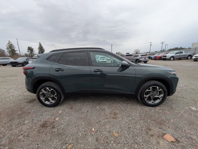 Used 2025 Chevrolet Trax LT w/ LT Convenience Package image 4