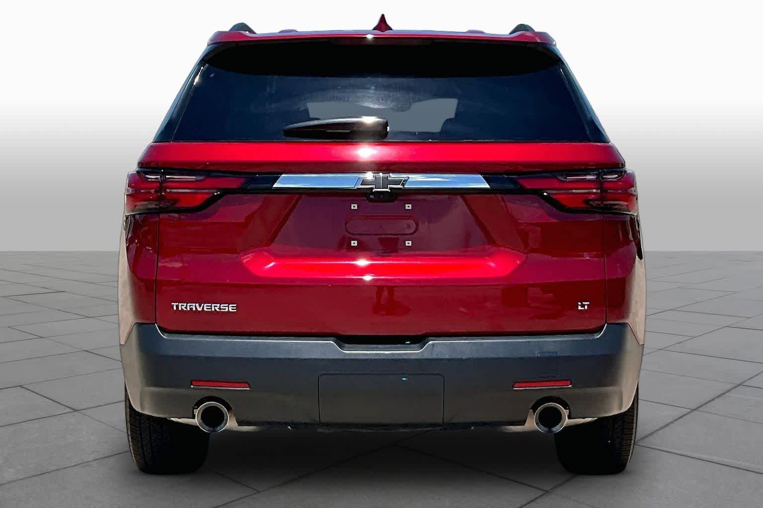 Used 2023 Chevrolet Traverse LT FWD image 4