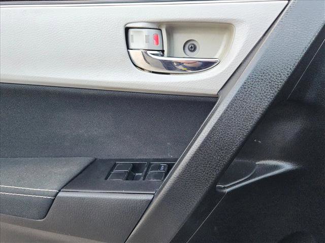 Used 2018 Toyota Corolla LE image 6