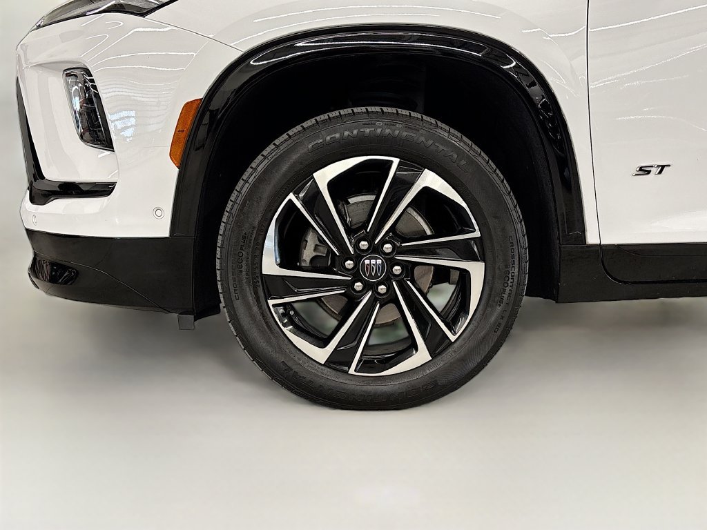 Used 2025 Buick Enclave Sport Touring w/ Super Cruise Package FWD image 28