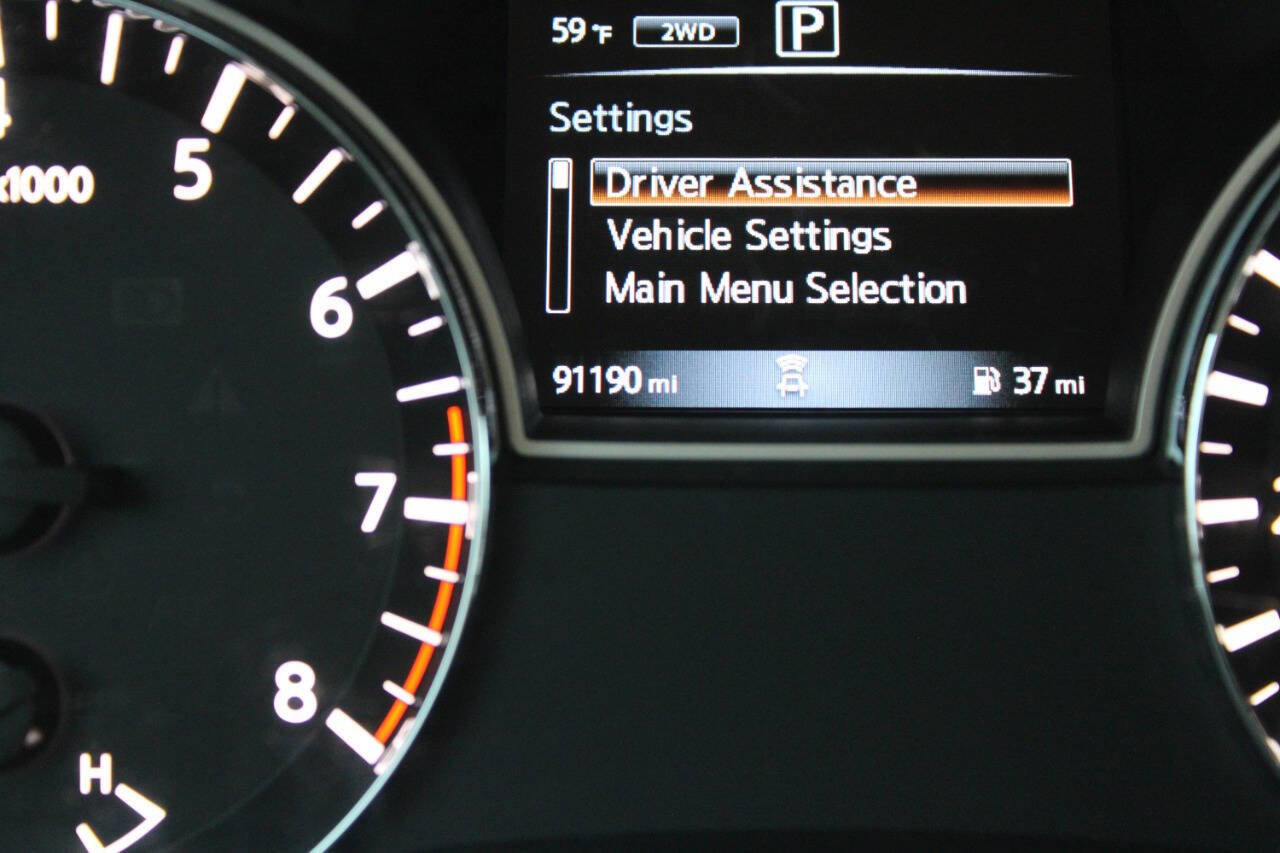 Used 2018 Nissan Pathfinder SV image 40