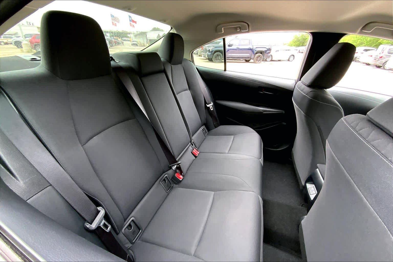 Used 2025 Toyota Corolla LE FWD image 19