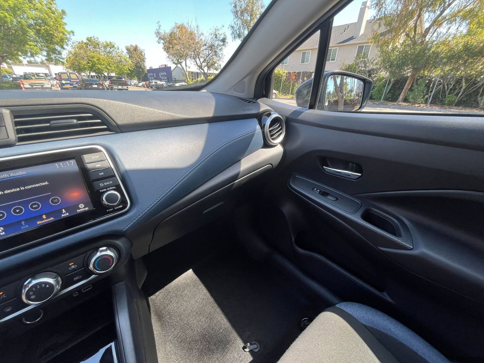 Used 2025 Nissan Versa SV FWD image 33