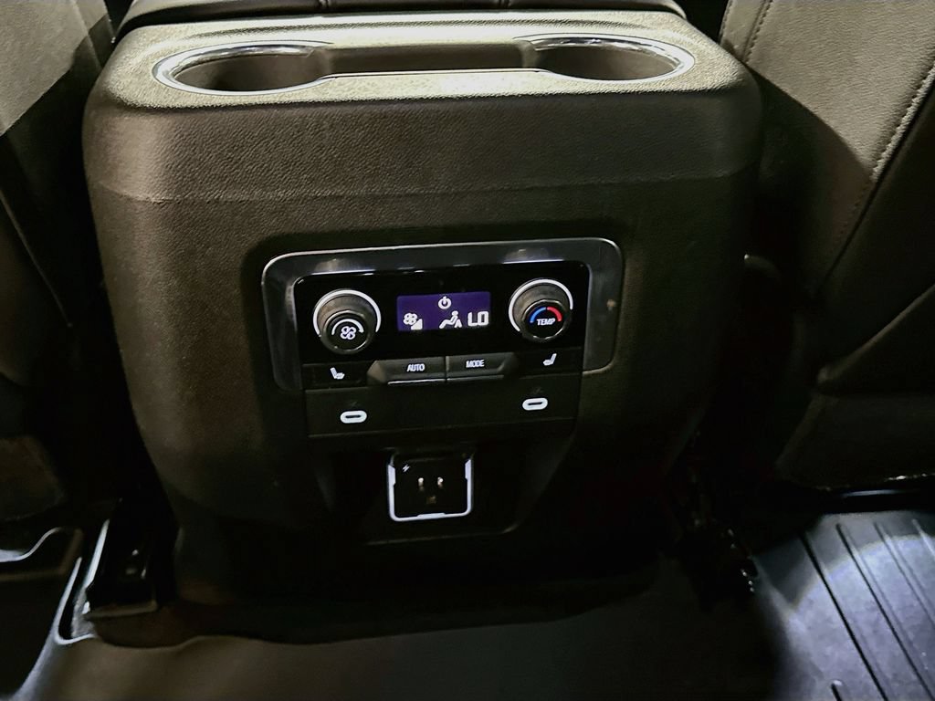 Used 2022 Chevrolet Suburban Z71 w/ Luxury Package AWD/4WD image 25
