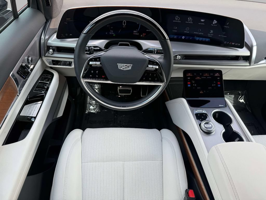 Used 2026 Cadillac Vistiq Luxury AWD/4WD image 4