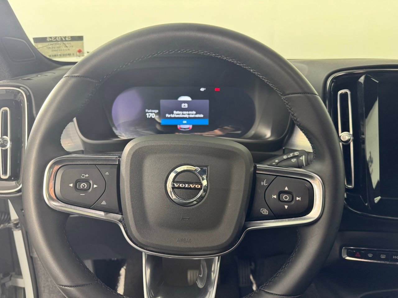 Used 2024 Volvo XC40 B5 Core image 24