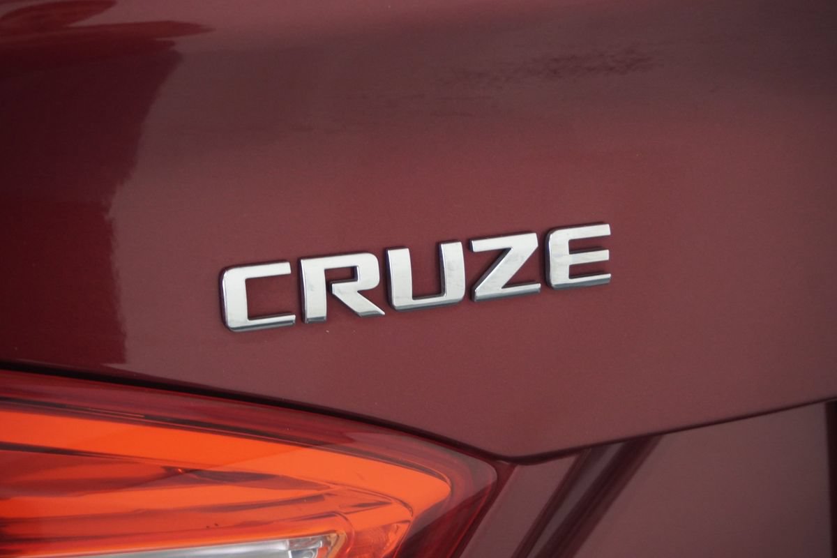 Used 2017 Chevrolet Cruze LT w/ Sun And Sound Package FWD image 28