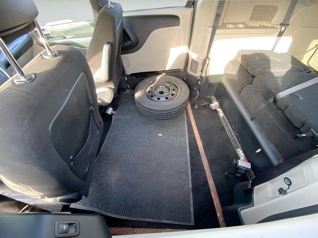 Used 2016 Dodge Grand Caravan SXT FWD image 13