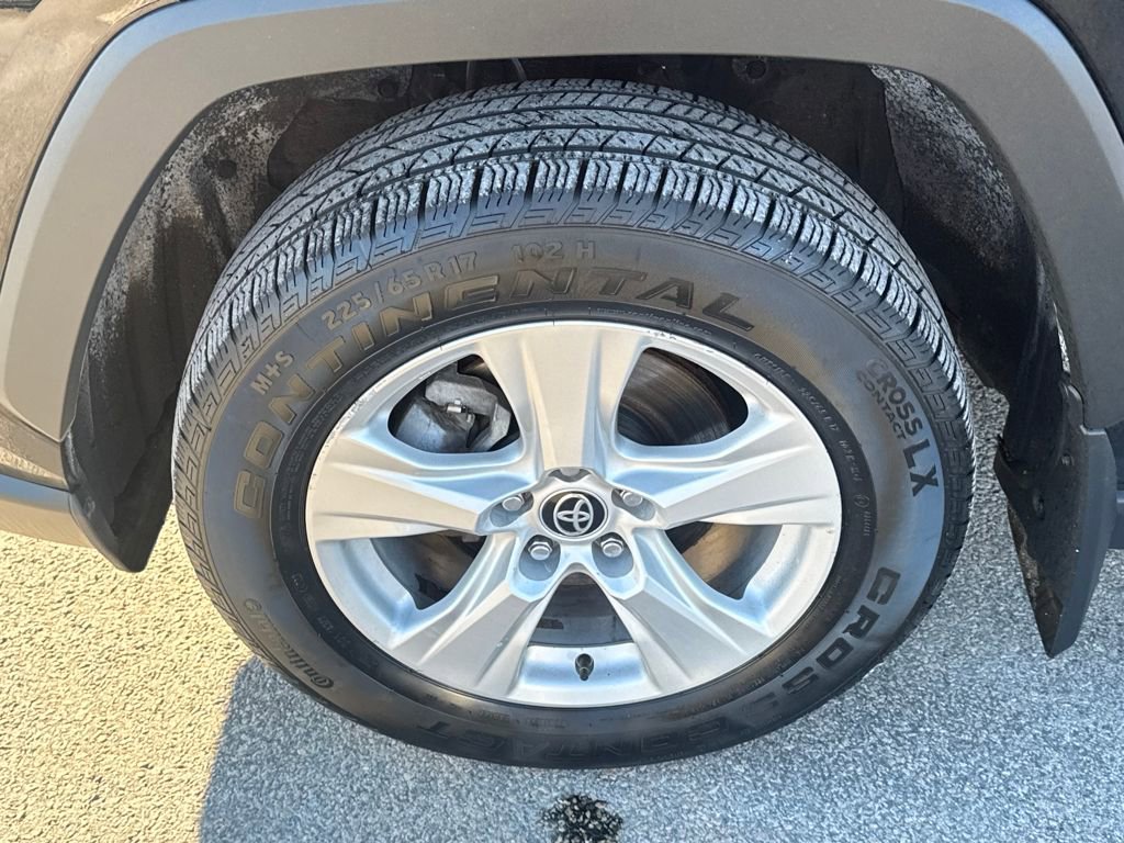 Used 2021 Toyota RAV4 XLE w/ Convenience Package image 40