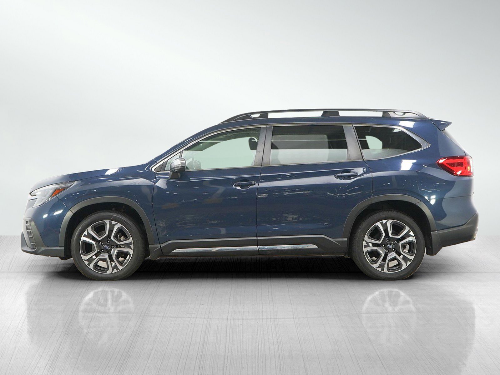 Used 2023 Subaru Ascent Limited w/ Technology Package AWD/4WD image 2