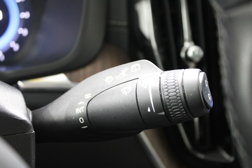 Used 2023 Volvo XC60 B6 Ultimate image 36
