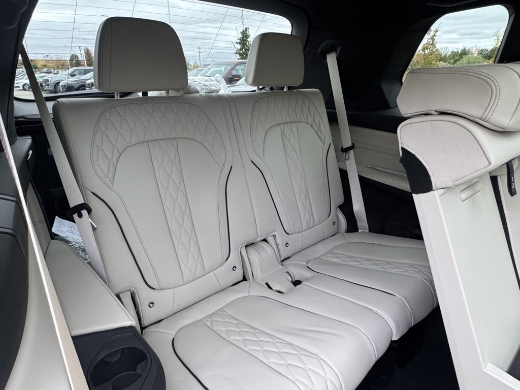 New 2026 BMW X7 M60i w/ Executive Package image 26