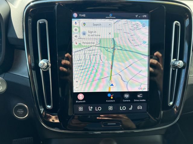 Certified 2025 Volvo XC40 B5 Plus image 23