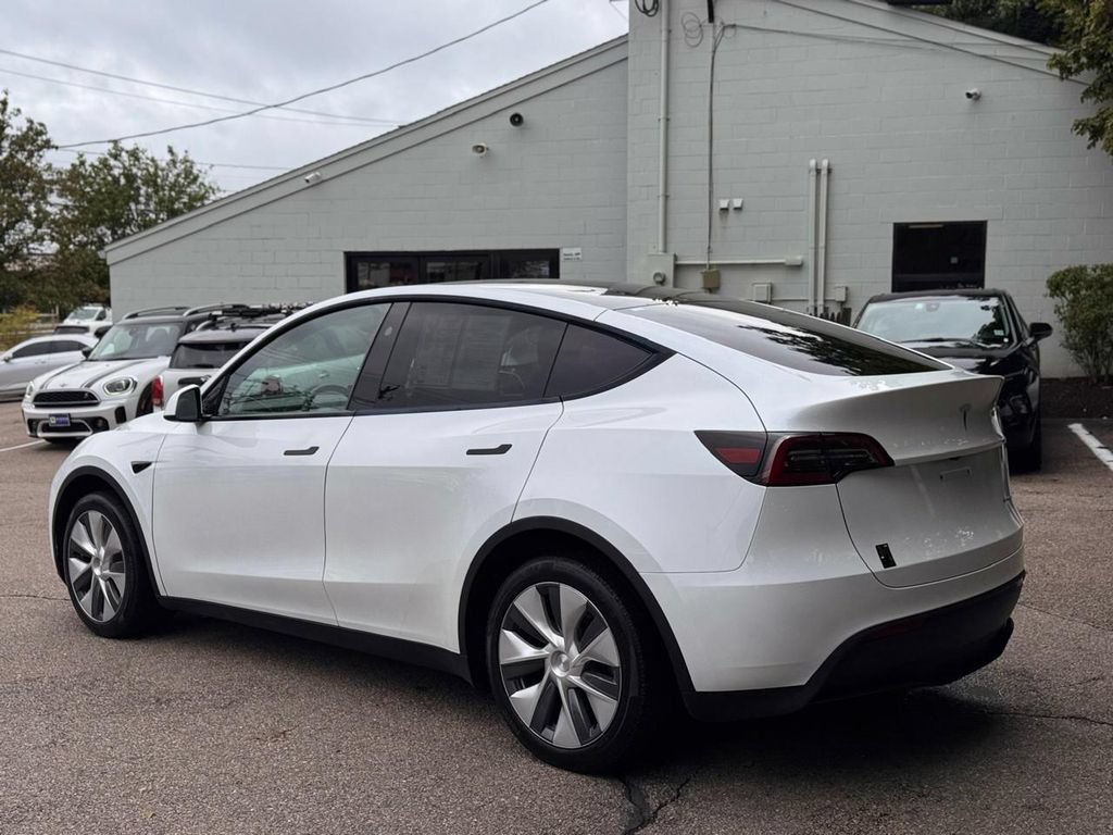 Used 2024 Tesla Model Y Long Range AWD/4WD image 4