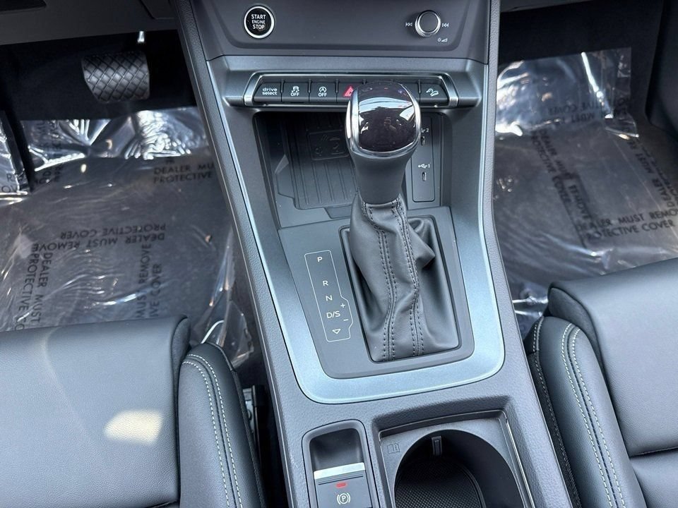 Certified 2025 Audi Q3 2.0T Premium w/ Convenience Package AWD/4WD image 18