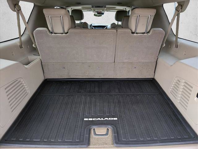 Used 2020 Cadillac Escalade ESV Premium Luxury image 21