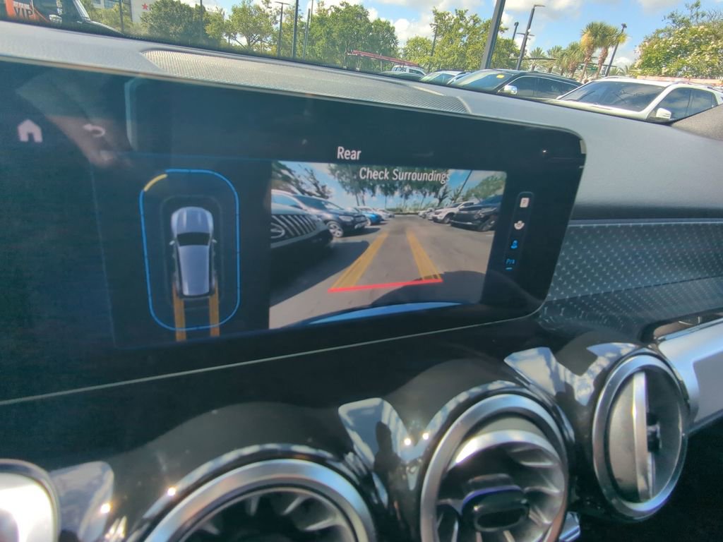 Used 2024 Mercedes-Benz GLB 250 4MATIC image 7