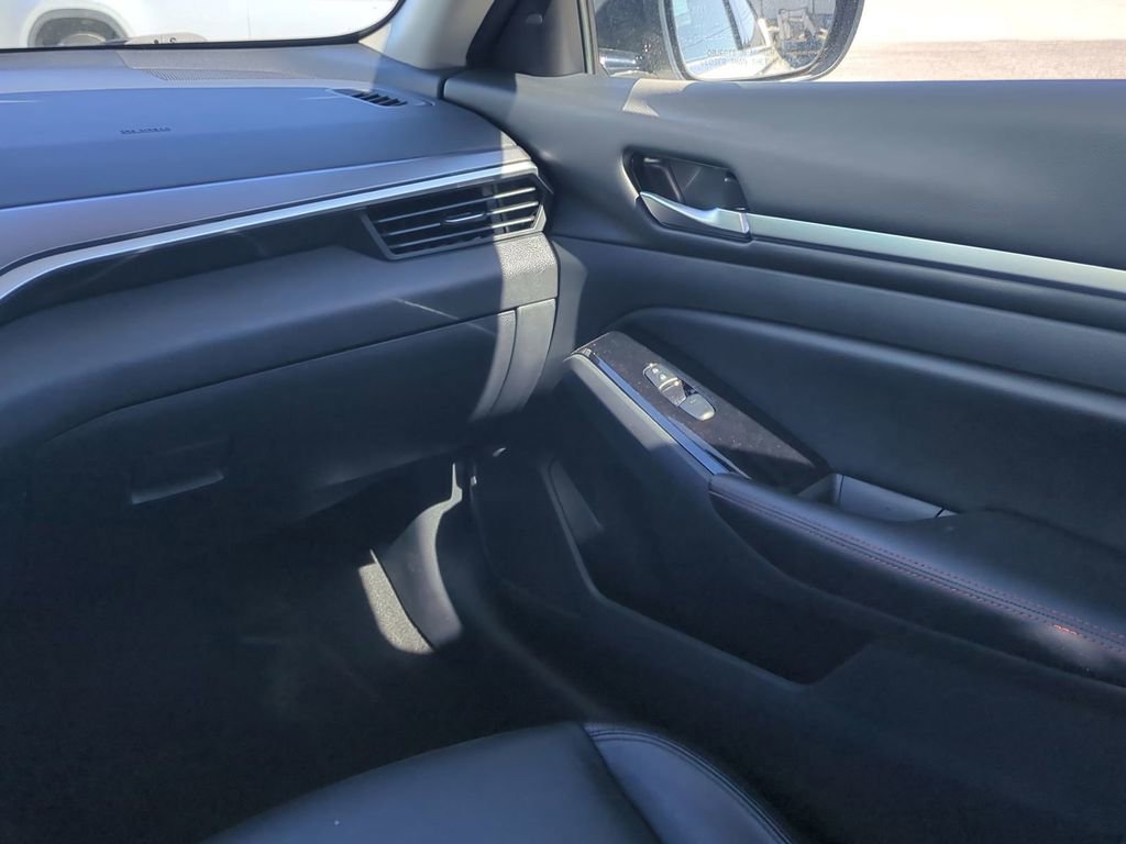 Used 2024 Nissan Altima 2.5 SR image 18