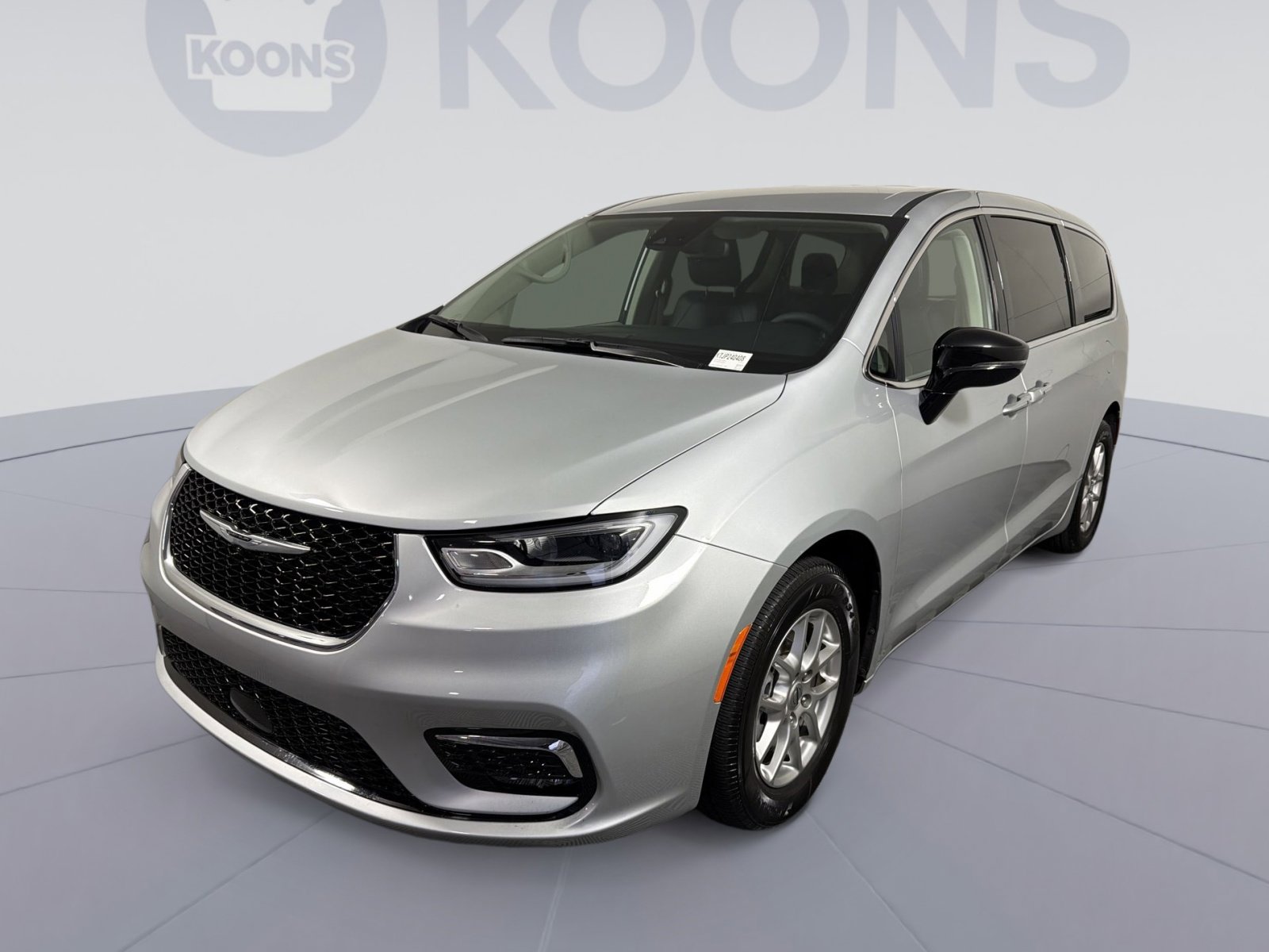 Used 2024 Chrysler Pacifica Touring-L image 1