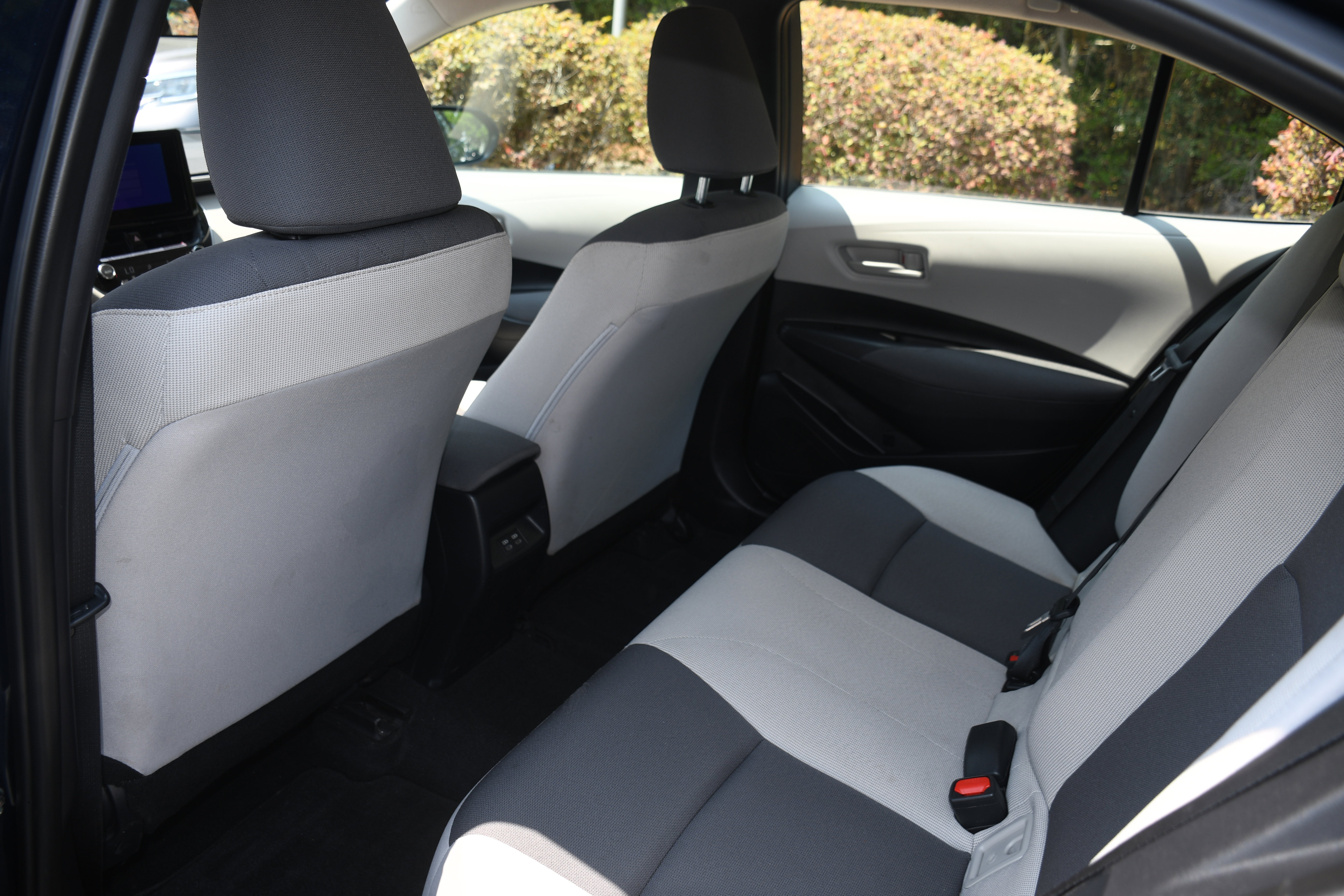 Used 2025 Toyota Corolla LE FWD image 14
