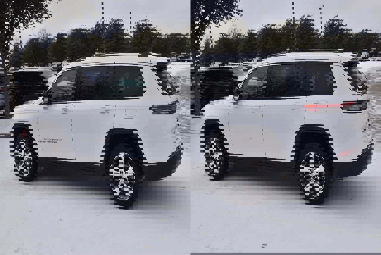 Used 2022 Jeep Grand Cherokee L Limited image 11