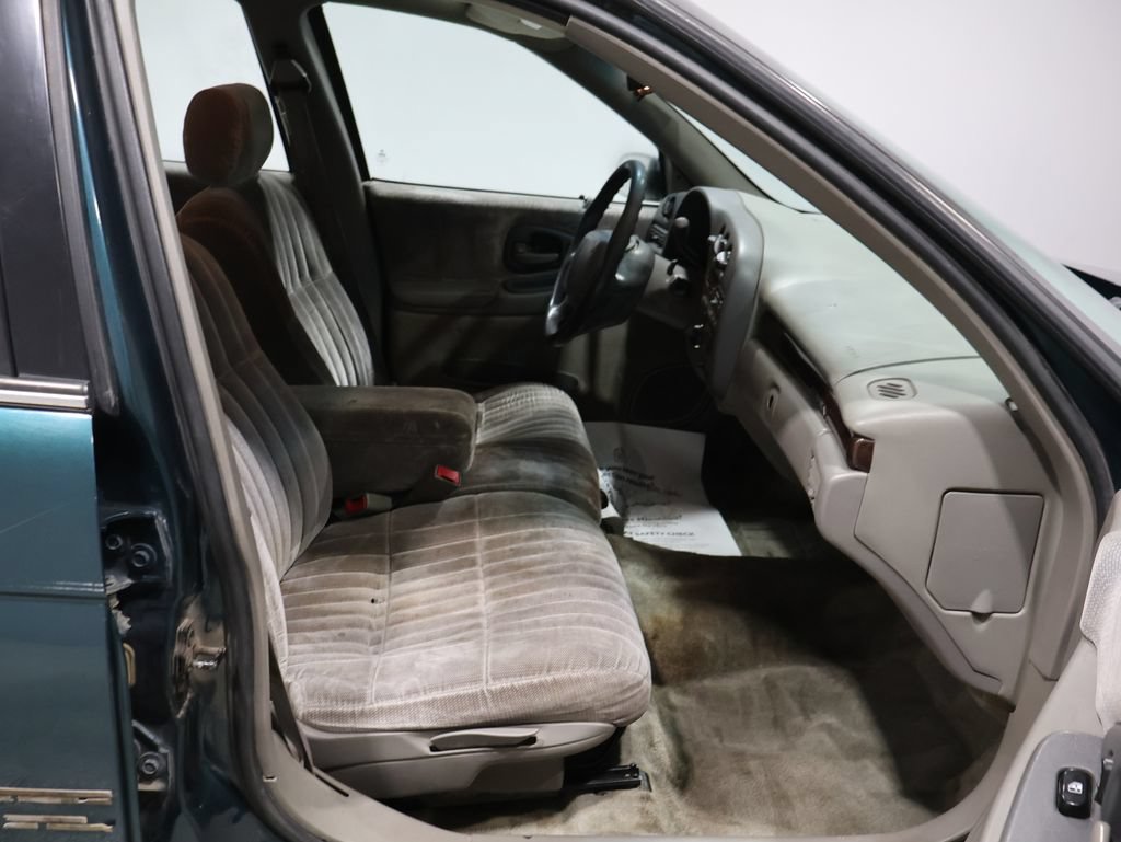 Used 2000 Chevrolet Lumina w/ Preferred Equipment Group FWD image 4