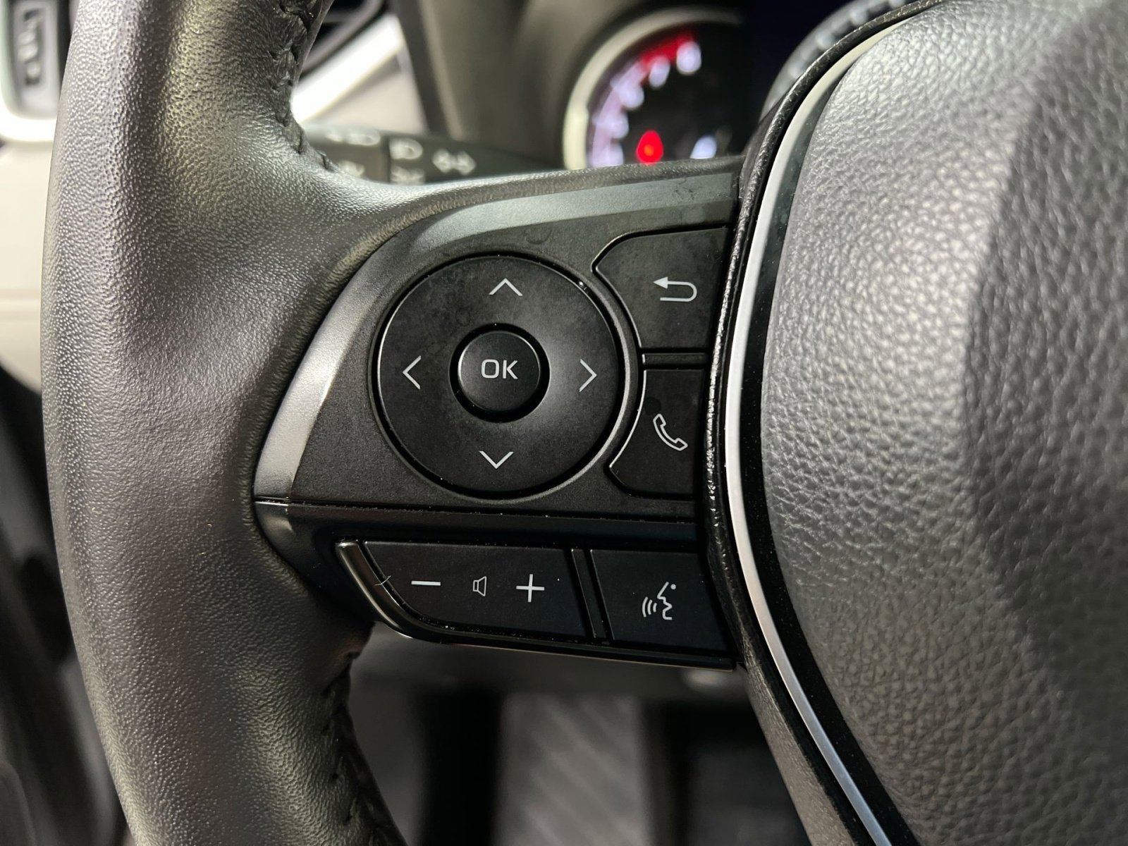 Used 2024 Toyota RAV4 XLE image 38