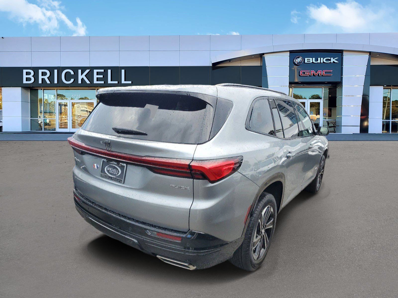 Used 2025 Buick Enclave Sport Touring w/ Power Package FWD image 3