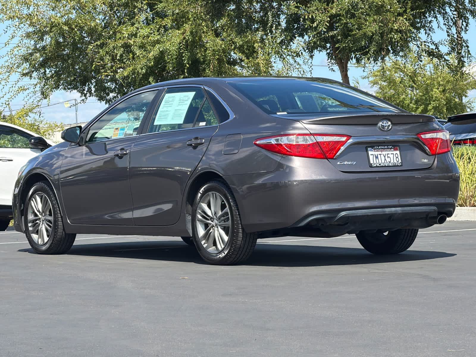 Used 2015 Toyota Camry SE FWD image 7