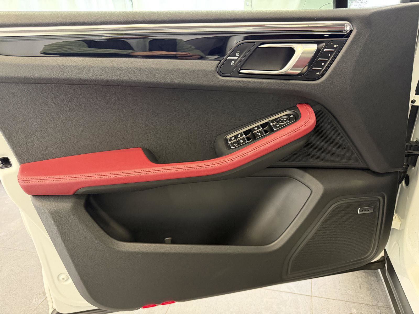 Used 2025 Porsche Macan image 15