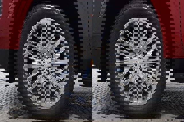 New 2026 Chevrolet Suburban Premier image 28