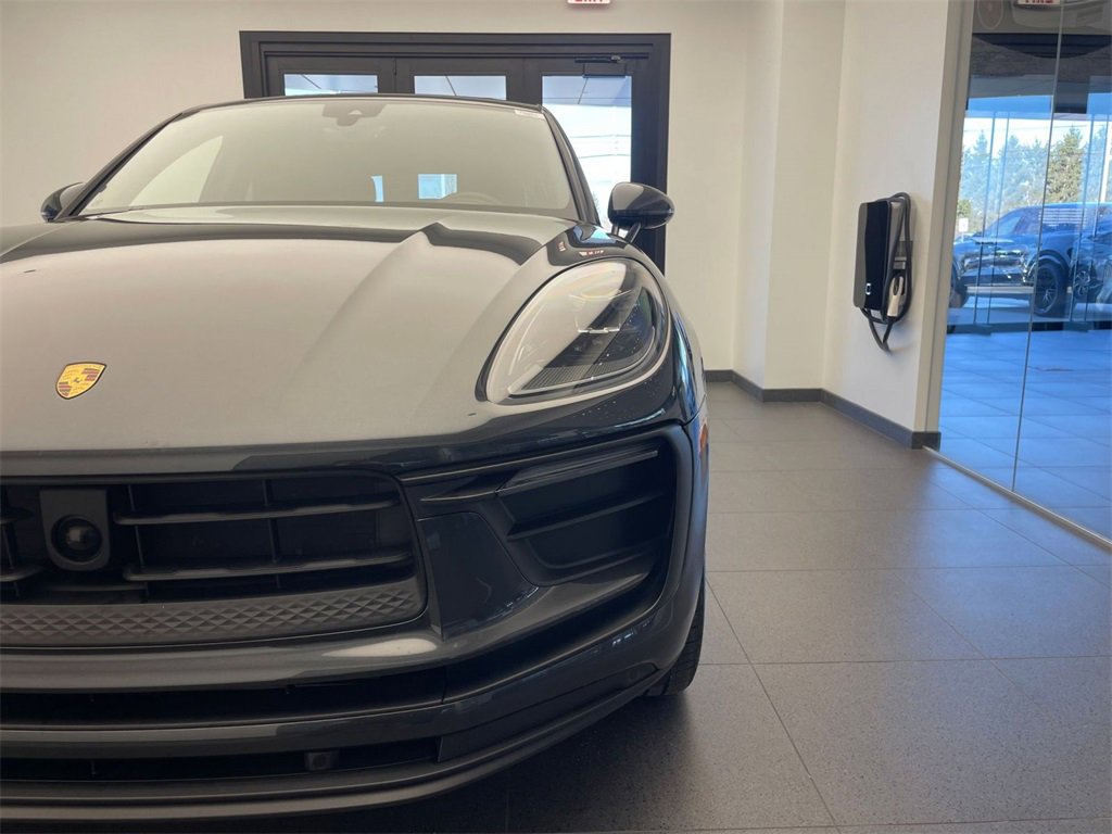 Used 2025 Porsche Macan image 23