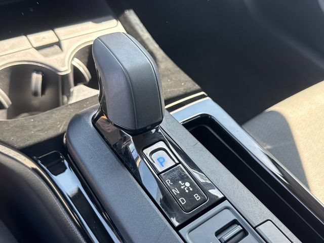 Used 2024 Toyota Prius LE FWD image 13
