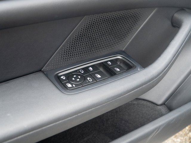 Certified 2025 Porsche Taycan 4S image 17