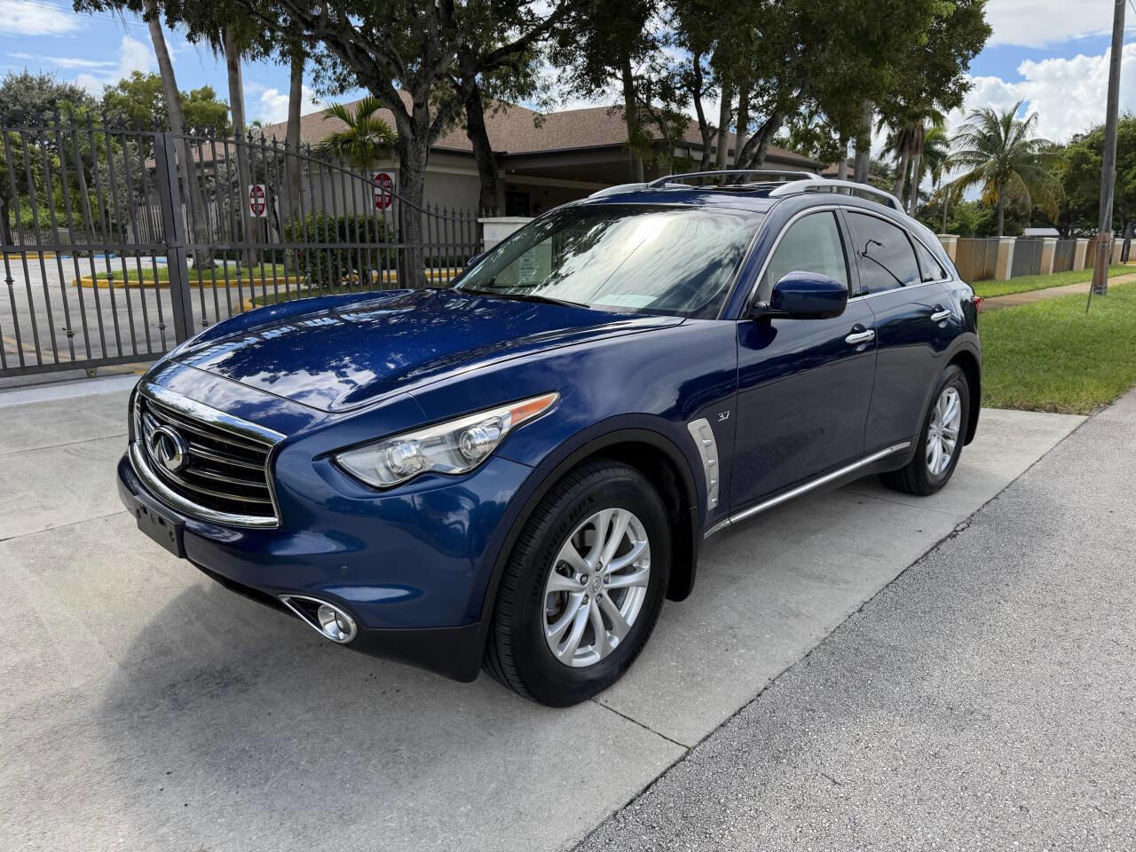Used 2015 INFINITI QX70 AWD w/ Premium Package