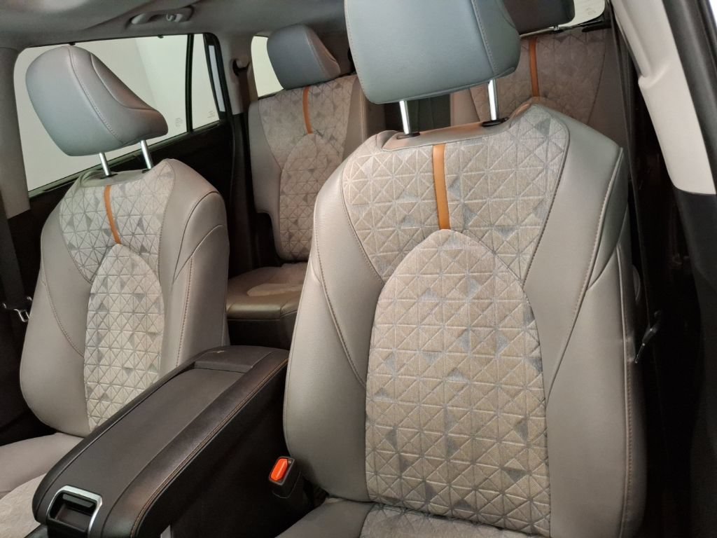 Used 2023 Toyota Highlander Bronze Edition AWD/4WD image 17
